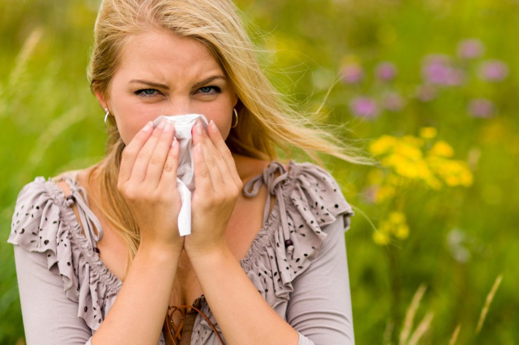 sneezing, stuffy nose, red eyes, cold symptoms or allergic rhinitis