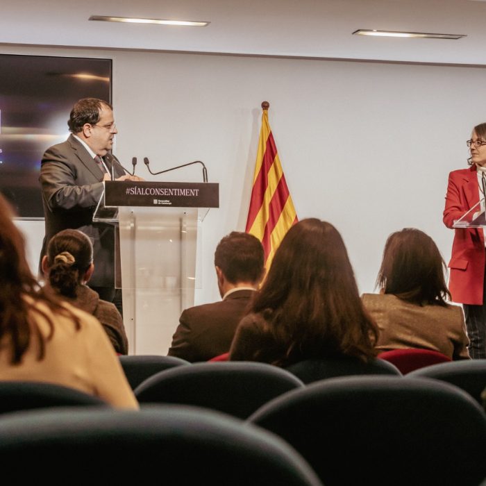 El conseller de Interior, Joan Ignasi Elena y la consellera de Igualdad y Feminismos, Tània Verge. Generalitat de Catalunya