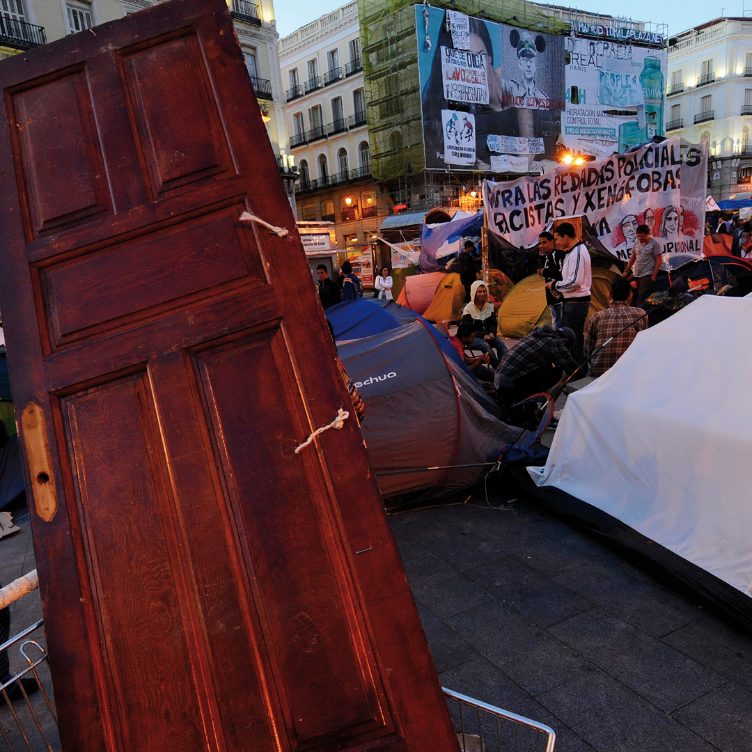 a: 1 de junio de 2011, Puerta del Sol de Madrid.- AFP PHOTO / PIERRE-PHILIPPE MARCOU