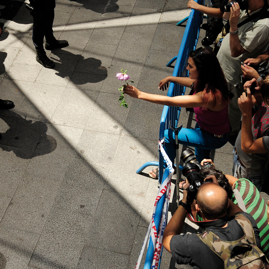 Fotografía: Protestas en la Puerta del Sol el 4 de agosto de 2011.- DANI POZO / AFP